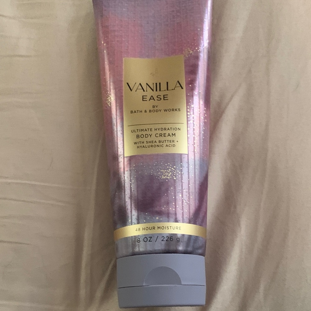 Bath & Body Works Vanilla Ease Body Cream - Purple & Gold